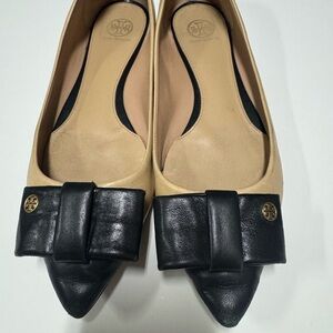 Tory Burch Tan & Black Leather Pointed Toe Flats w/ Bow Classic Colorblock